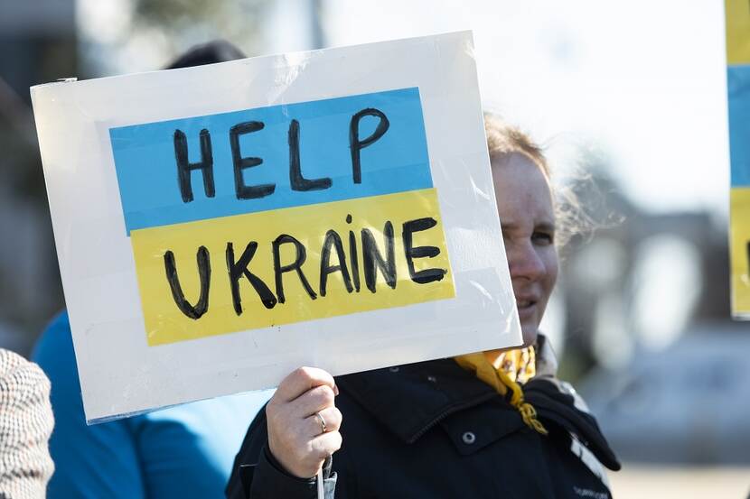 Help Ukraine poster