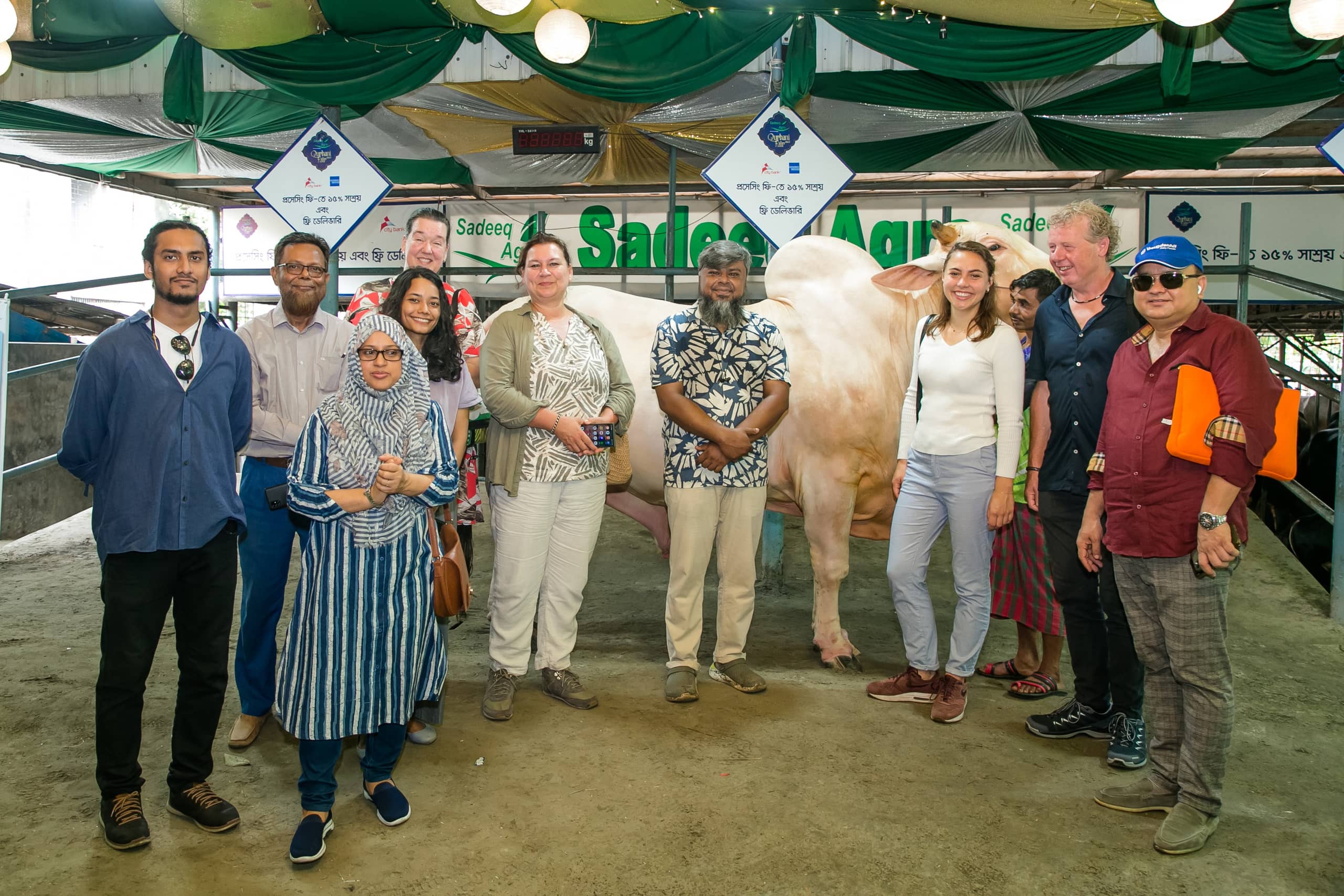 Veldbezoek van de zuiveldeelnemers aan de handelsmissie