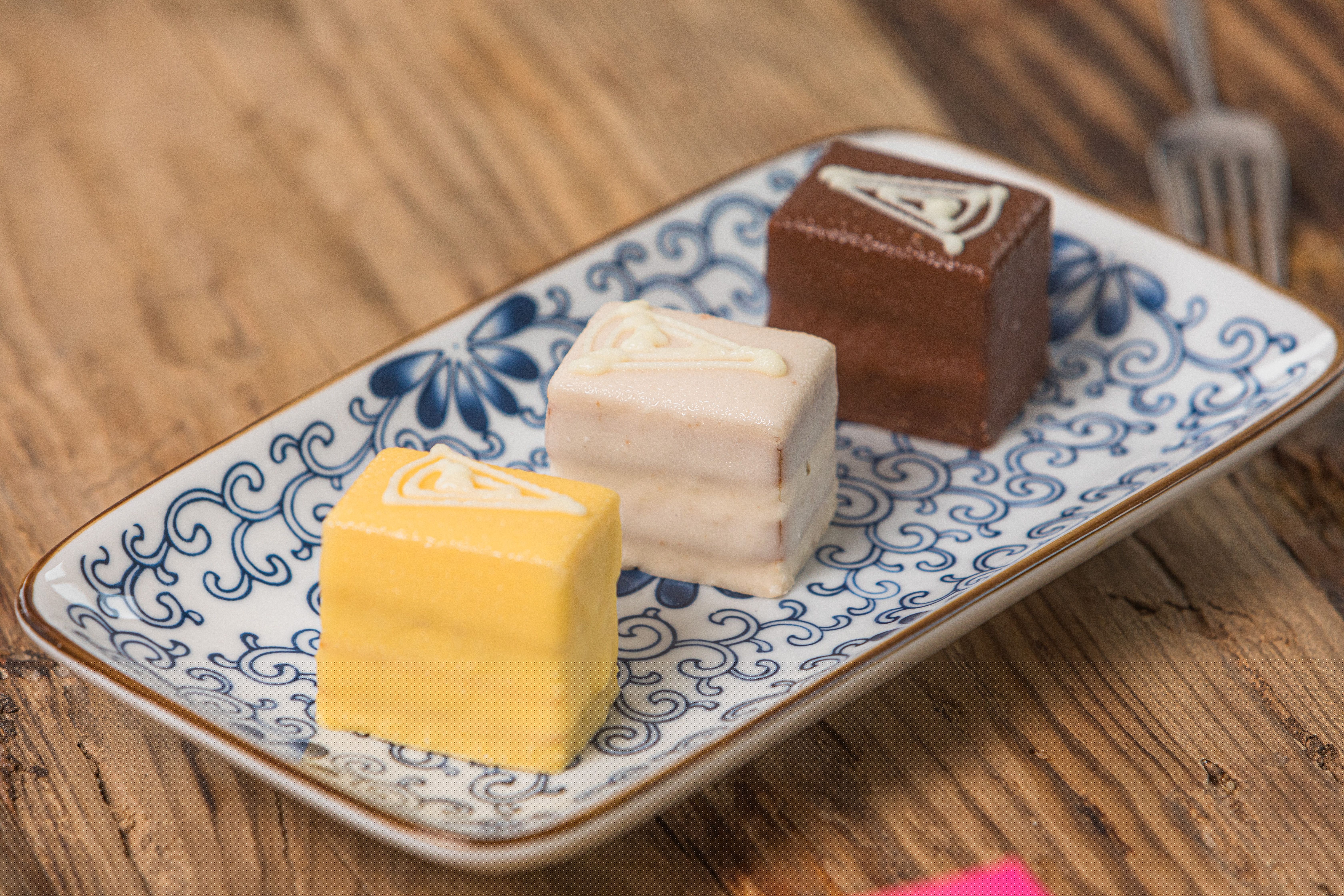 Schaaltje met 3 eiwitverrijkte gebakjes