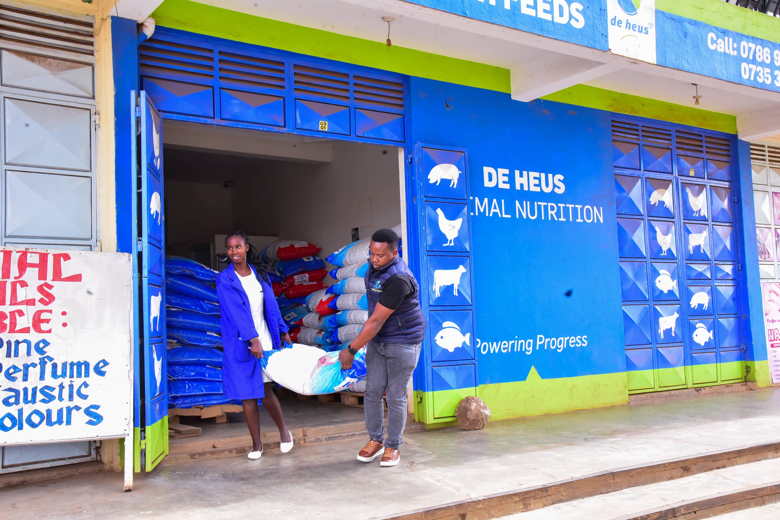 De Heus - shop assistance to farmers