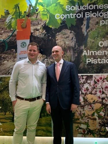 Boaz Oosthoek (Koppert) en Ambassadeur Roel Nieuwenkamp - Fruit Attraction 2022