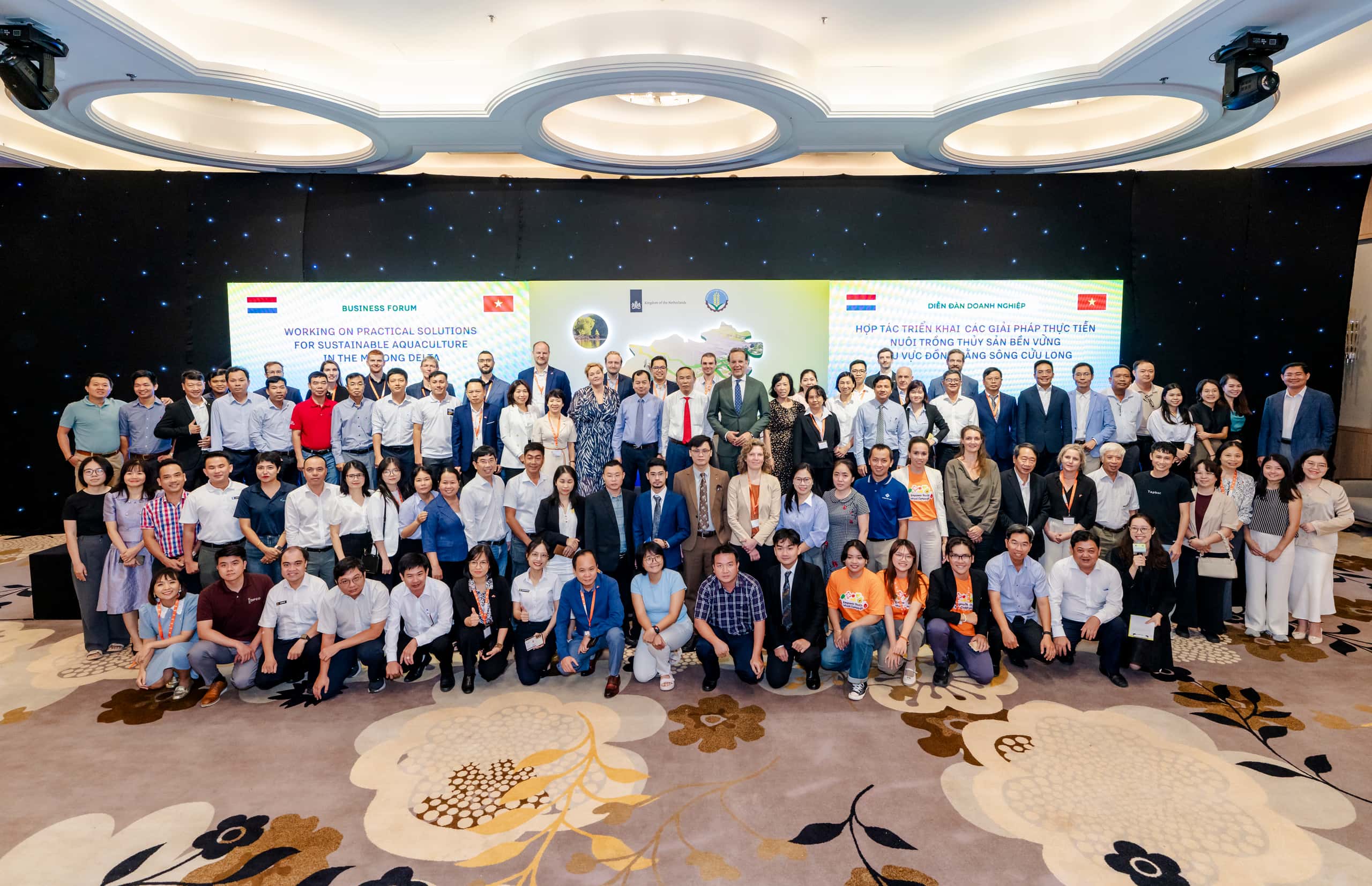 a group picture of the participants of the Vietnam - Netherlands Aquaculture combitrack business forum in Can Tho 2024