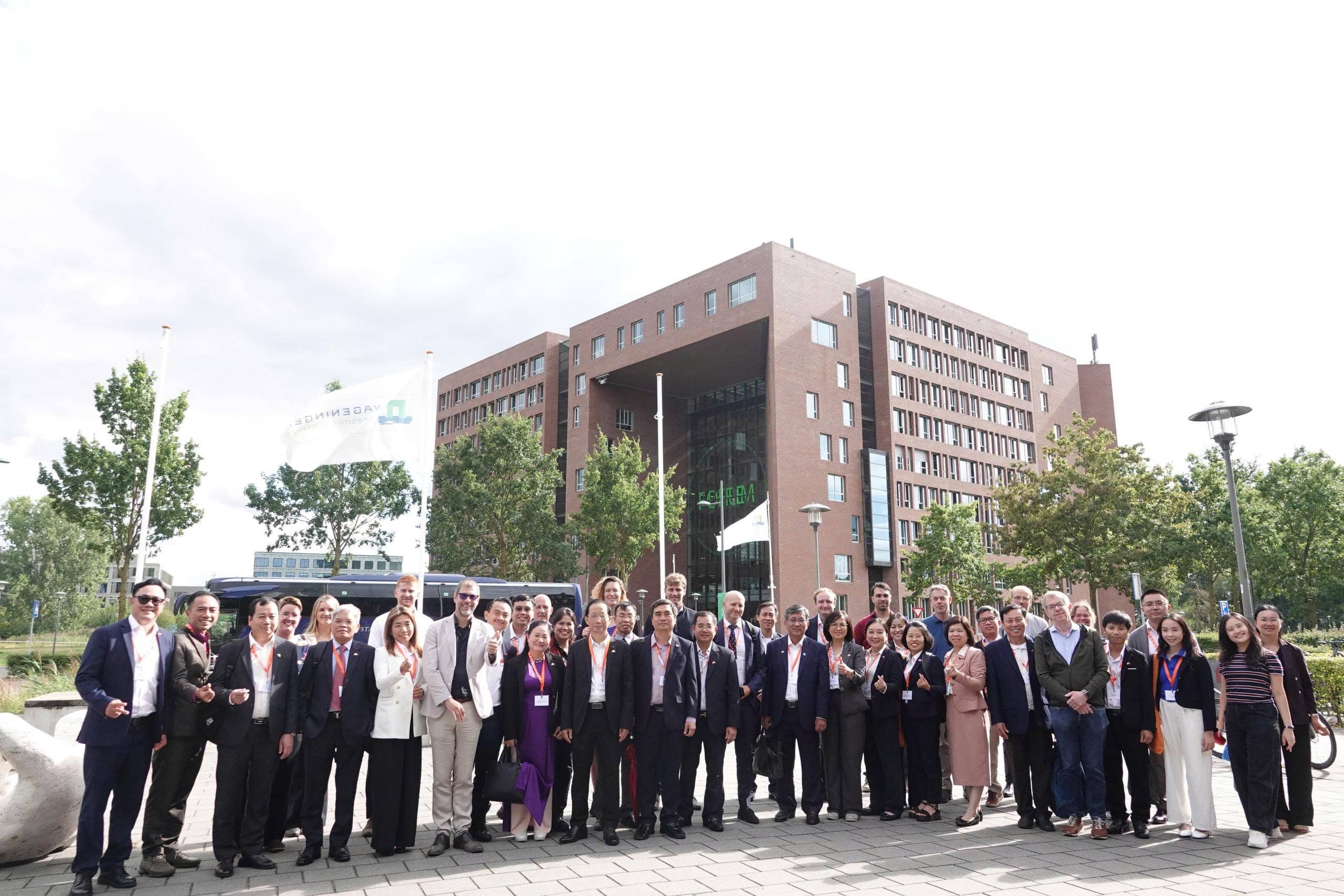 group picture, 20 people outside a building