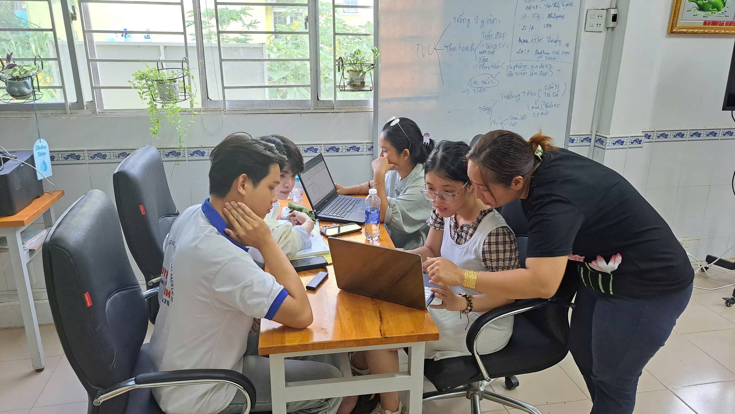 Team Evergreen from Tra Vinh University, winner of the Changemaker Challenge 2026, focusing on a more sustainable, circular and climate-conscious food system in Vietnam by means of Luffa (gourd), in collaboration with Enza Zaden
