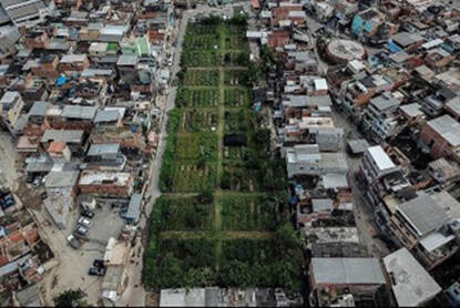 Bovenaanzicht van Manguinhos, de grootste stedelijke tuin van Zuid-Amerika (Hortas Cariocas, 2022)