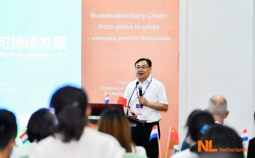 Prof. Shengli LI from China Agriculture University representing Sino-Dutch Dairy Development Centre.