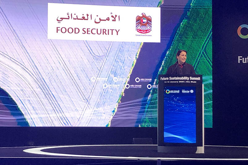 Minister Almheiri van de VAE spreekt tijdens de Abu Dhabi Sustainability week over Food Security.