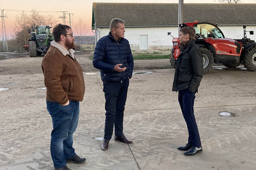 Bedrijfsbezoek aan de Nederlandse boer Harm Kalfsbeek in Siofok, Hongarije.