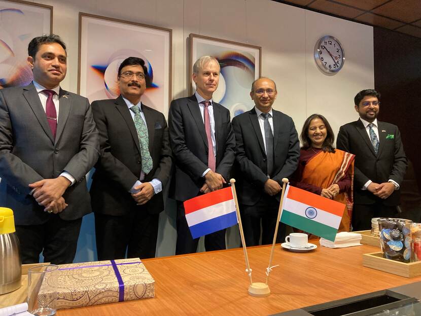 Het hoofd van het Indiase Department of Biotechnology dr Rajesh Gokhale bezocht LNV eerder in januari, samen met de Indiase ambassadeur mevrouw Reenat Sandhu. Hier op de foto met DG Agro Marten van den Berg.
