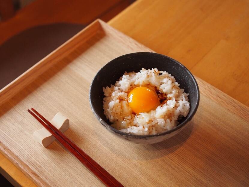 Egg on rice