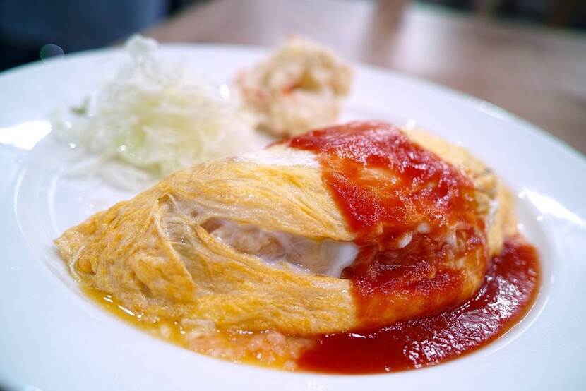 Omurice – Japanese omelet rice with ketchup