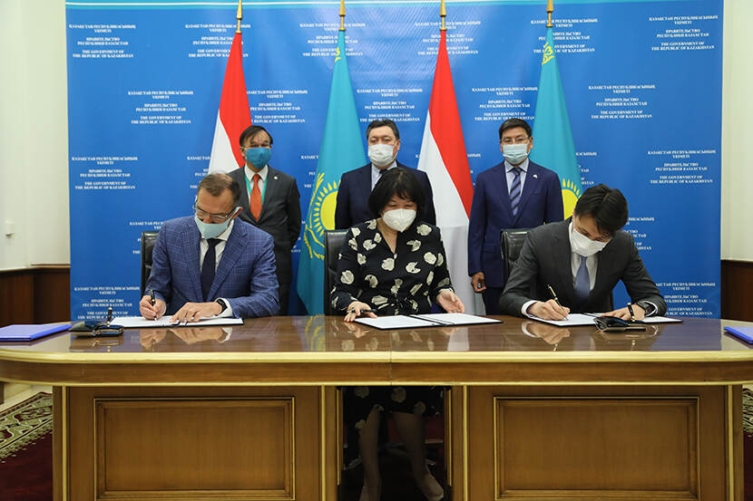 Ondertekening van afspraken in Kazachstan met tuinbouwconsortium