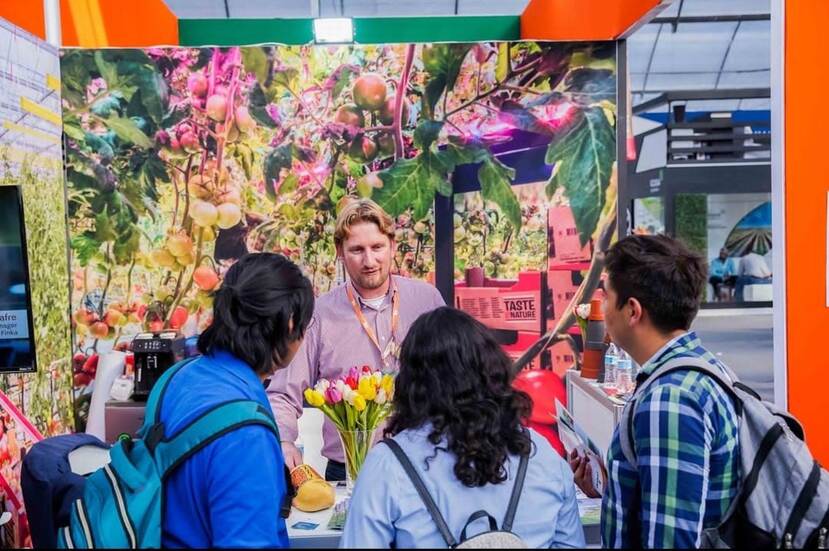 Frank Hoogendoorn bij de stand op Expo Agroalimentaria in Guanajuato