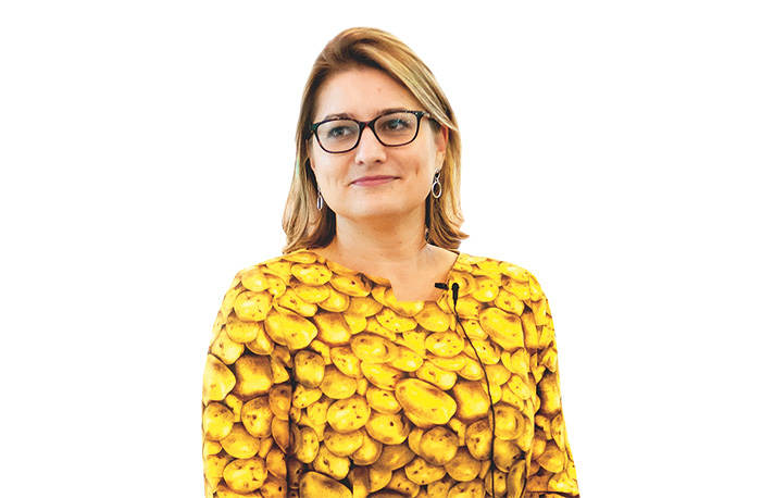 Carolien Spaans in funny potato dress made in Ukraine