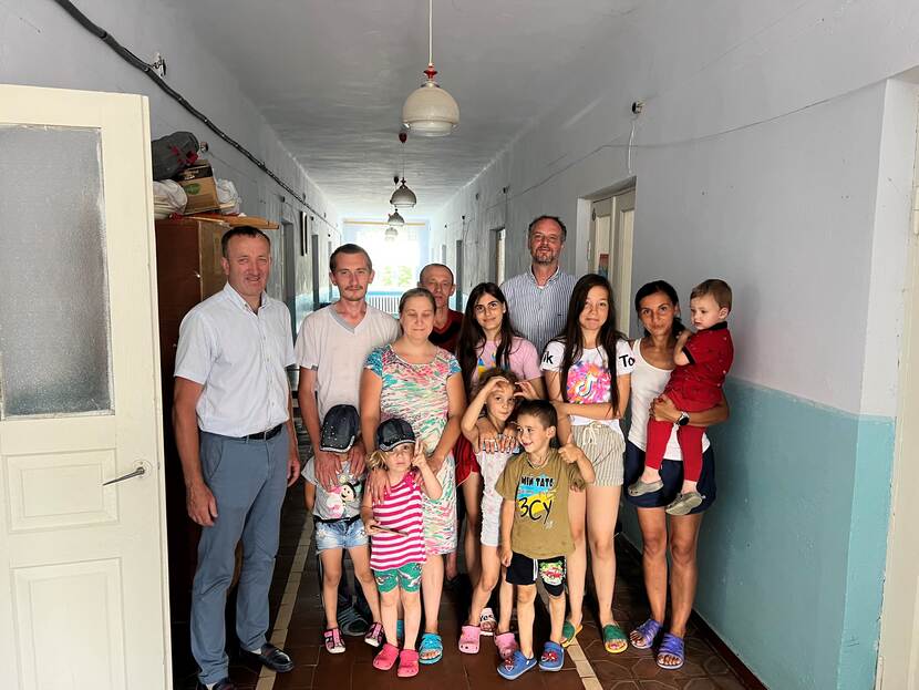 In juli 2023 op bezoek bij een opvanglocatie voor IDPs (Internally Displaced People oftewel binnenlandse vluchtelingen) in Dunaivtsi, stad in Khmelnytskyi Oblast, Centraal Oekraïne