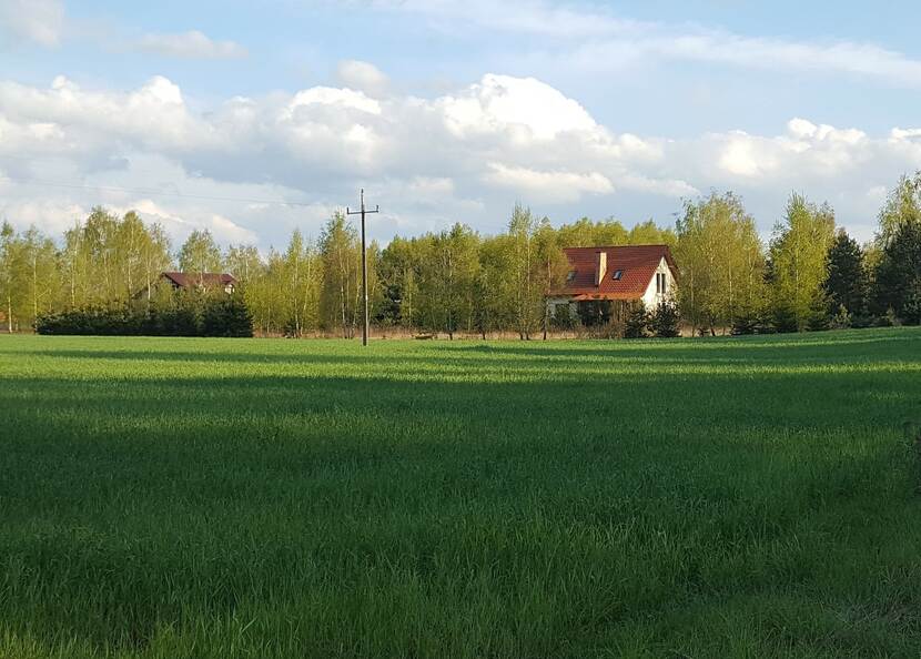 Pools landschap met een wit huisje