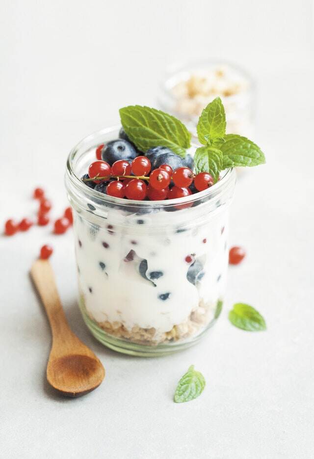 youghurt with berries