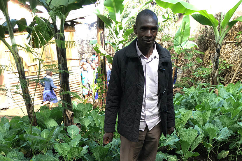 Herbert is een van de boeren die samen met zijn gezin zijn eigen PIP heeft ontwikkeld in Kisoro