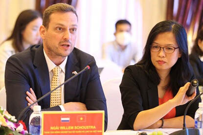 LAN-Vietnam in a meeting