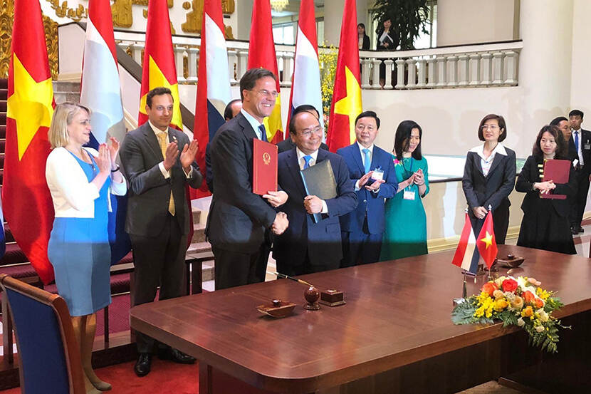 Regeringsleiders Mark Rutte en Nguyen Xuan Phuc ondertekenen MoU in 2019