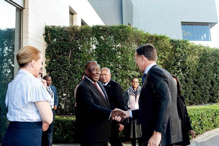 President Cyril Ramaphosa shakes hands with Prime Minister Rutte